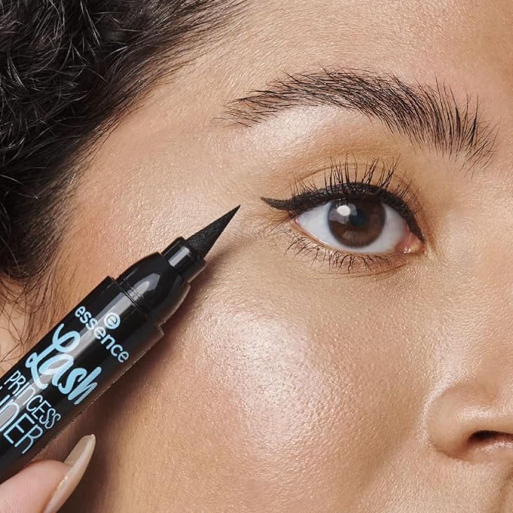 قلم تحديد العين لاش برينسيس نباتي من ايسيسن