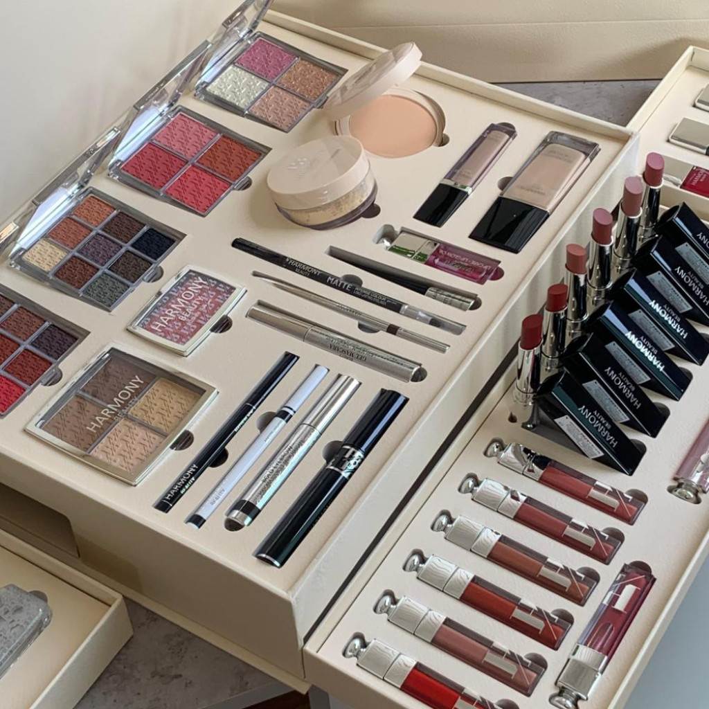 طقم بوكس مكياج هارموني الجديد