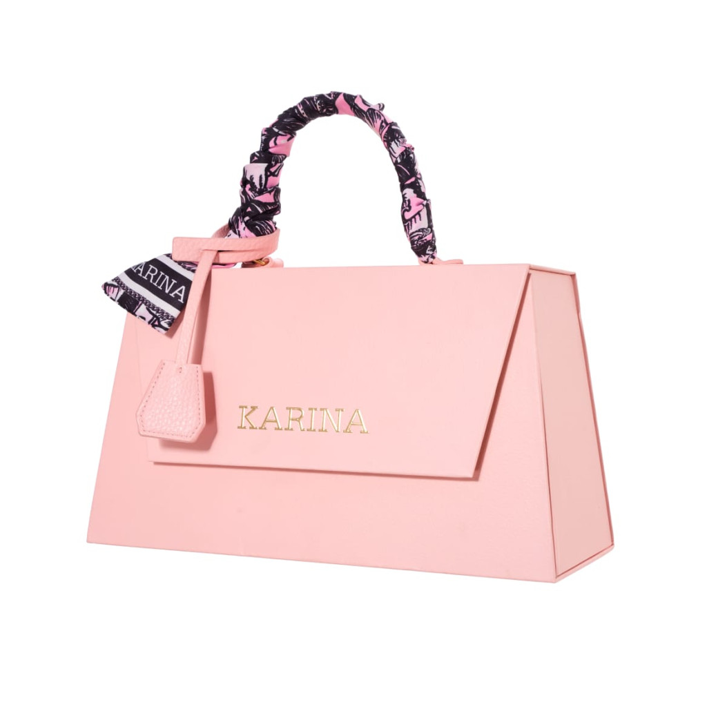 مجموعة المكياج من كارينا التي تتكون من 9 أصناف في علبة أنيقة تبدو مميزة حقًا،