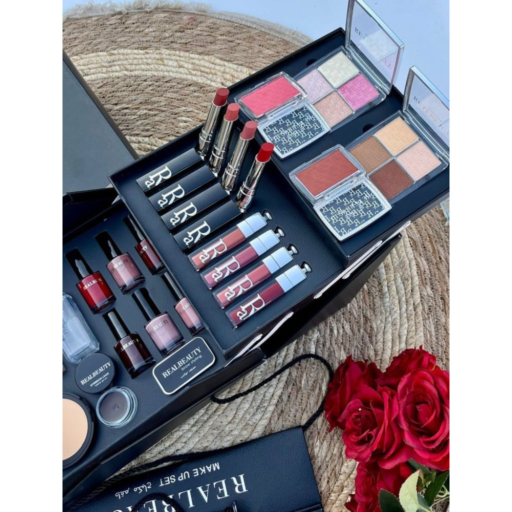 شنطة مكياج متكاملة ذات جودة عالية تغنيك عن اي شيء آخر