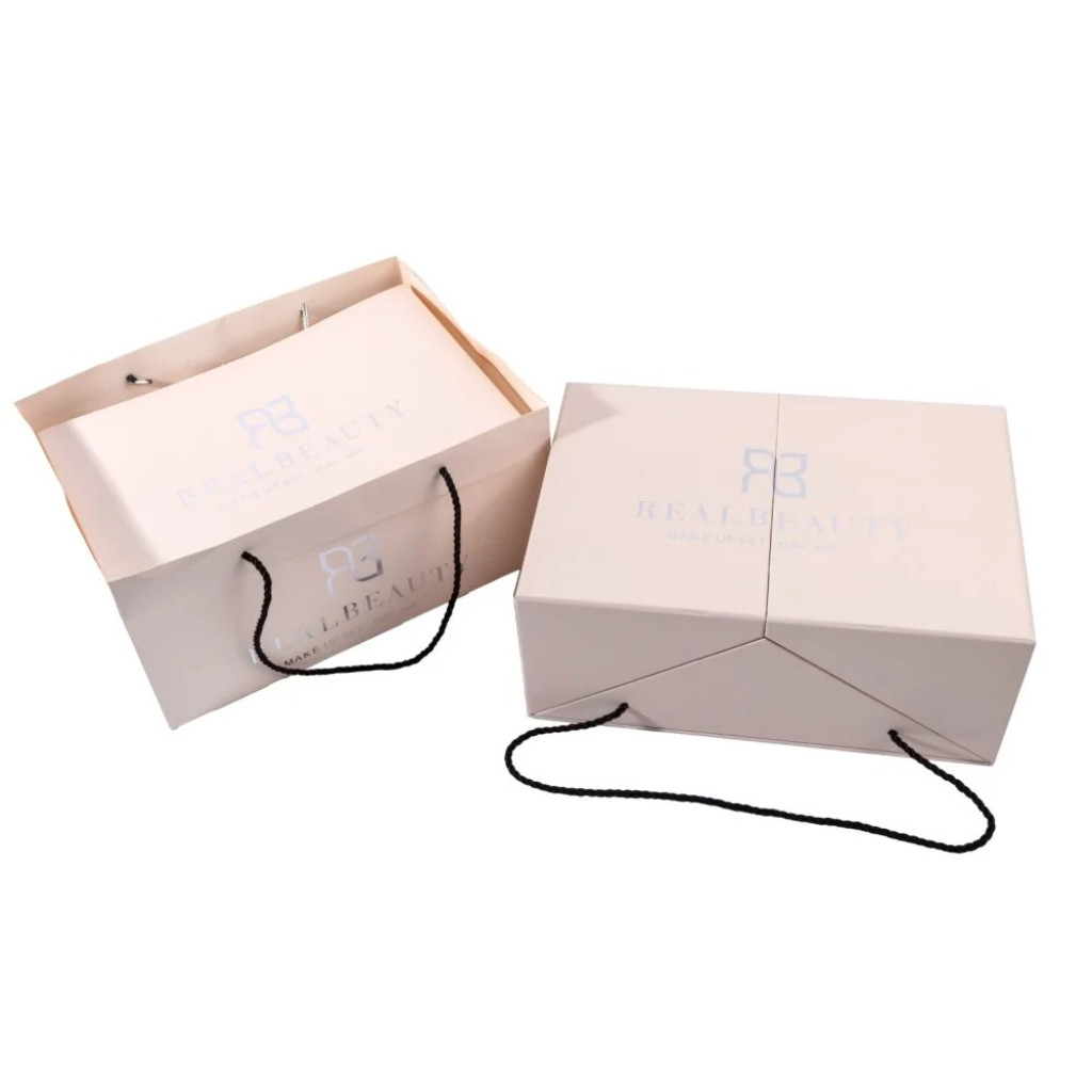 شنطة مكياج متكاملة ذات جودة عالية تغنيك عن اي شيء آخر