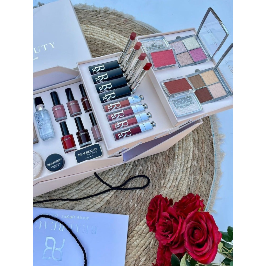 شنطة مكياج متكاملة ذات جودة عالية تغنيك عن اي شيء آخر