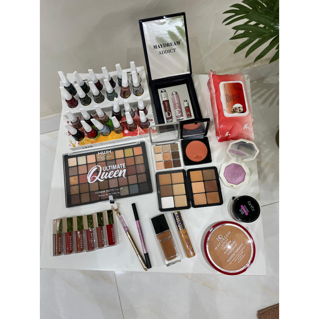 مجموعة متكاملة من منتجات المكياج في بكس واحد