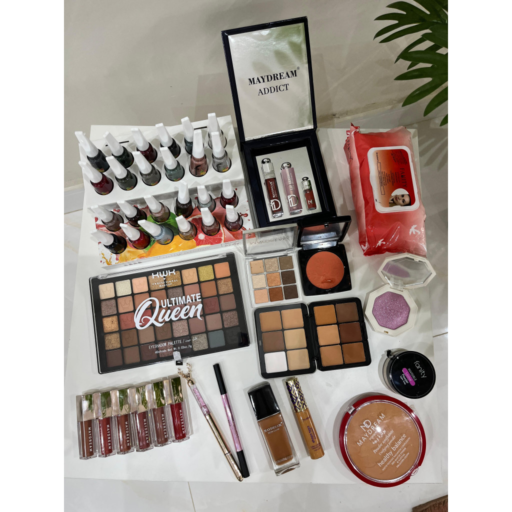 مجموعة متكاملة من منتجات المكياج في بكس واحد