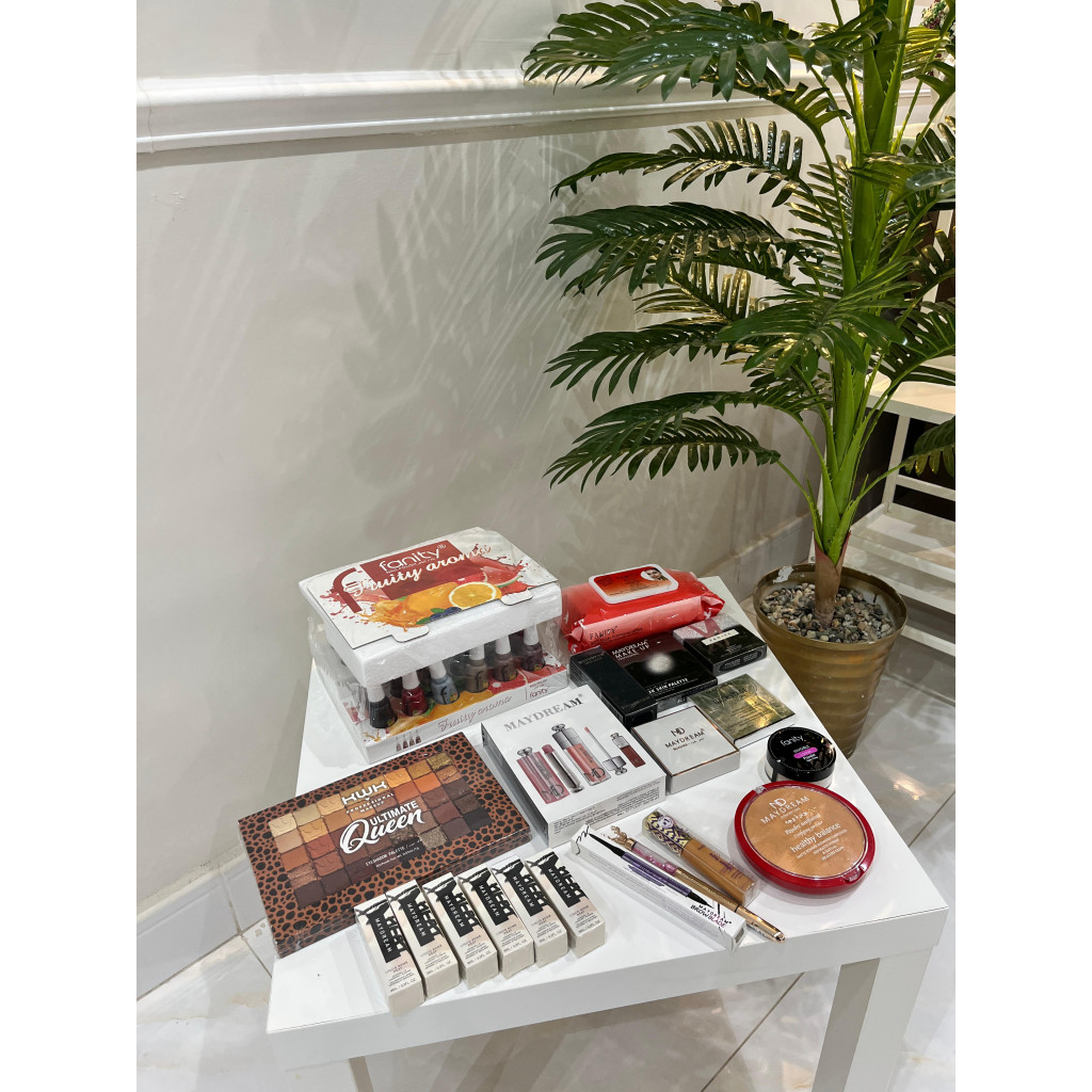 مجموعة متكاملة من منتجات المكياج في بكس واحد