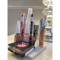 مجموعة متكاملة من منتجات التجميل من ماركة Flormar