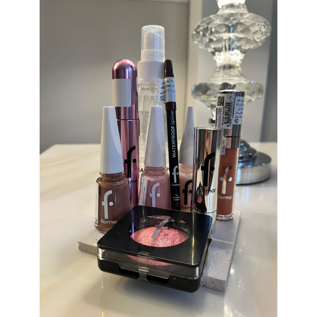 مجموعة متكاملة من منتجات التجميل من ماركة Flormar